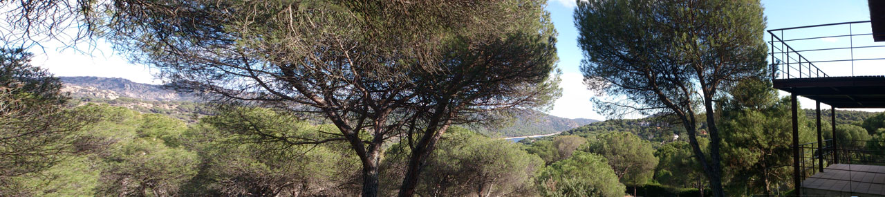 panorámica-parcela-chalet-independiente-vistas-al-pantano