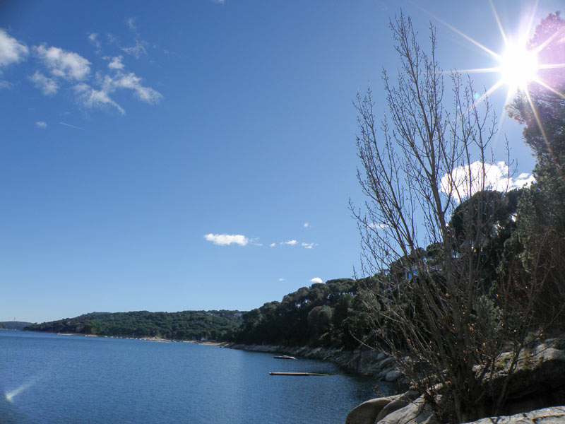 lago-Sol-playa-navegación