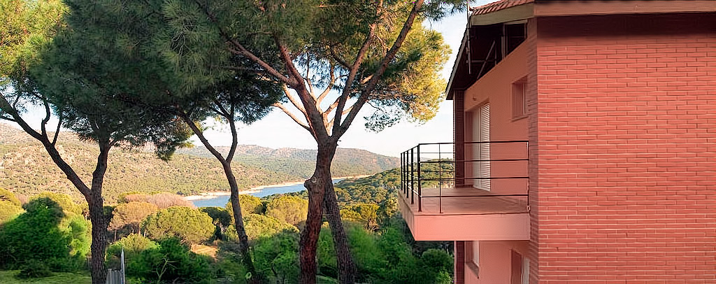 Chalet con vistas al bosque y al agua. Comunidad de Madrid. Pantano de San Juan - San Martín de Valdeiglesias.