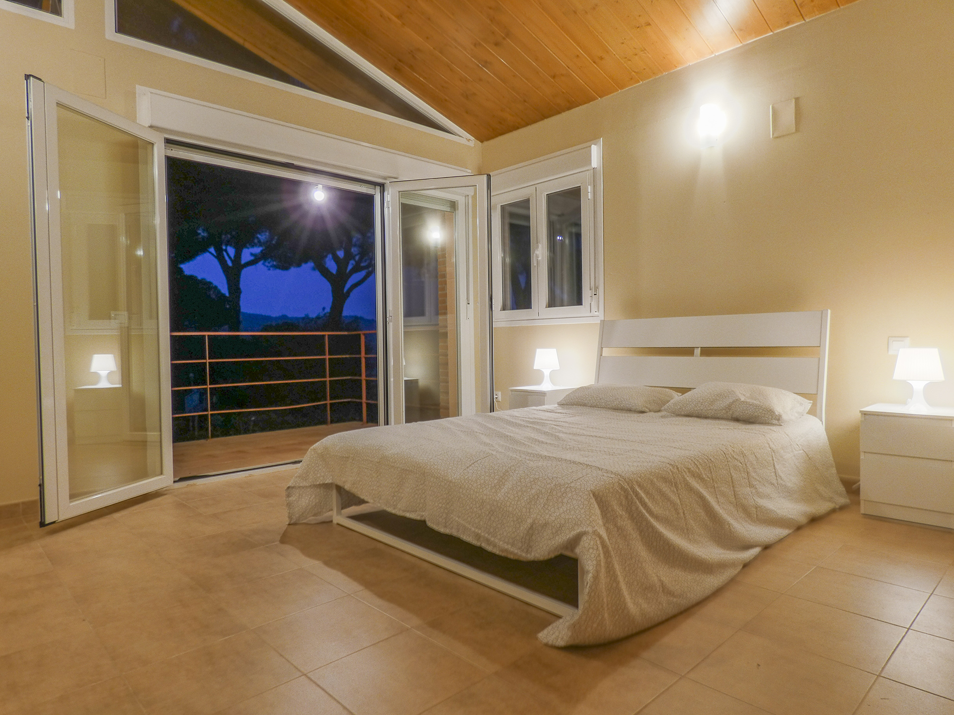 habitación con terraza y vistas al bosque y al pantano de San Juan